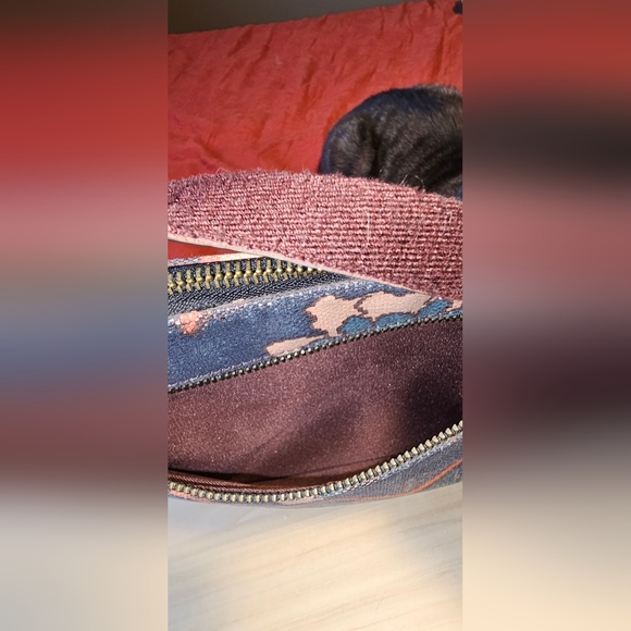 Fossil Kinley Crossbody in Textile and Leather Combo - Picture 3 of 13